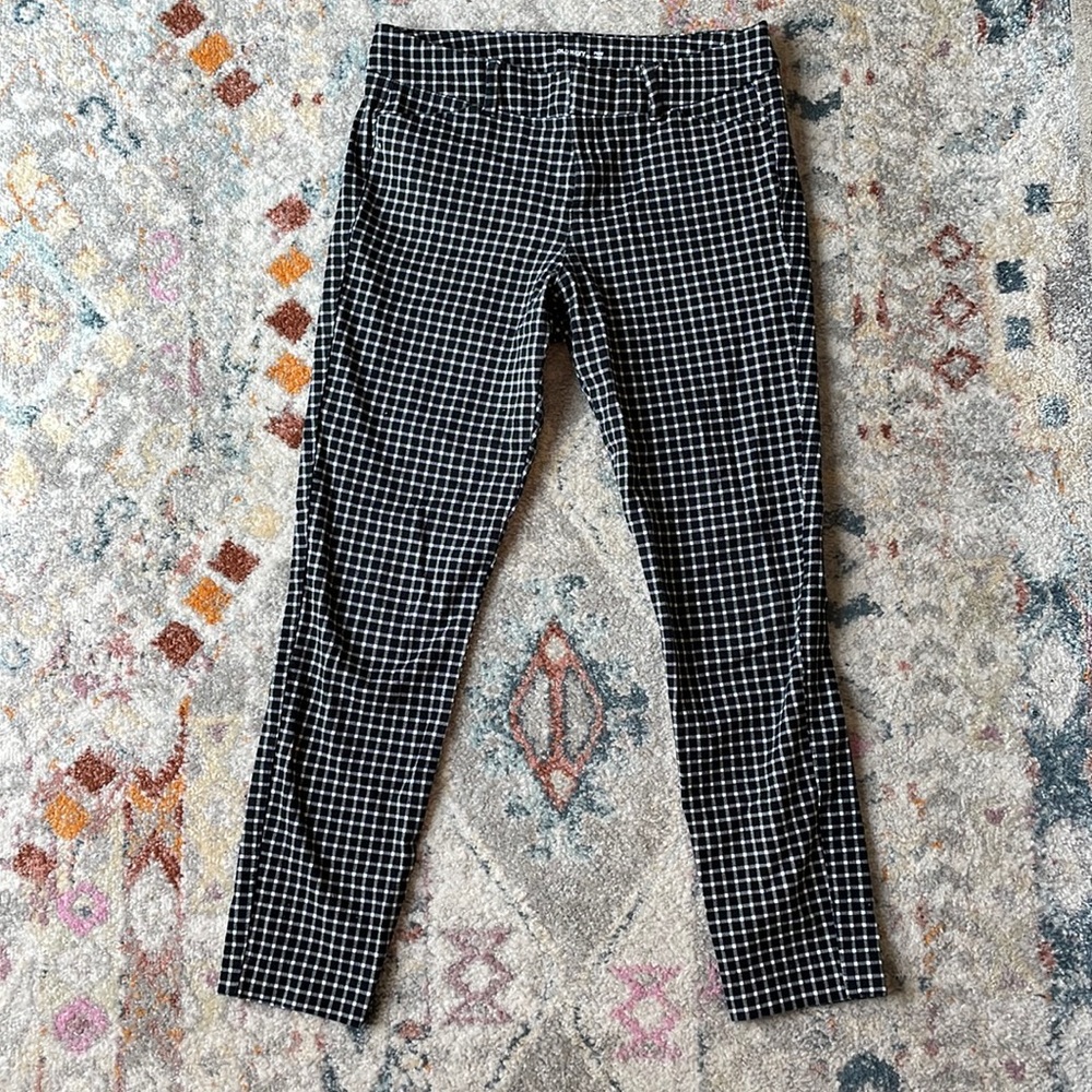 Black and White Old Navy Gingham Pixie Ankle Pants